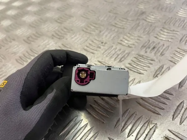 USB-Steckdose Volvo XC60 2022 OEM 31682676 image 4
