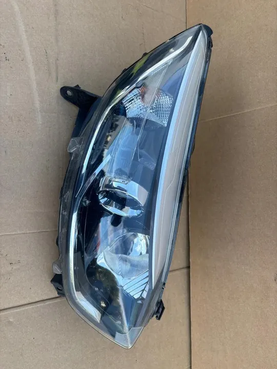 Oikea etuvalaisin Renault Captur I 260100961R image 3