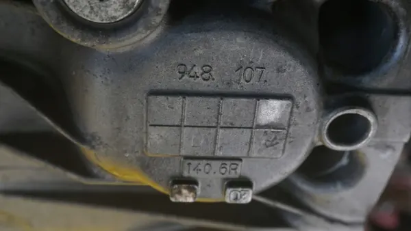 Porsche Öljypärä OEM 94810764001 Cayenne 4.5 V8:lle image 3