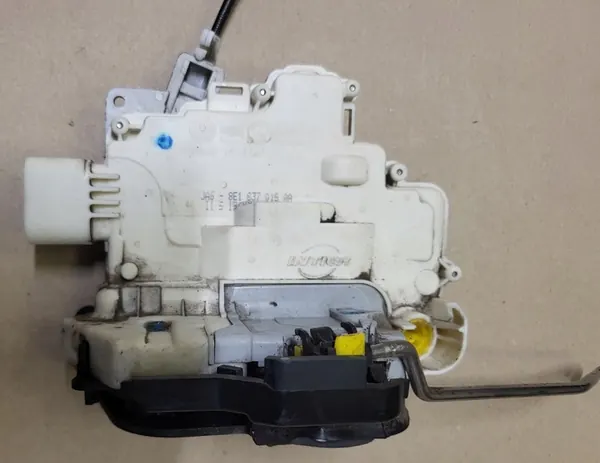 Fram vänster dörrlås 9 pin Audi A4 B6 B7 A8 D3 OE image 6