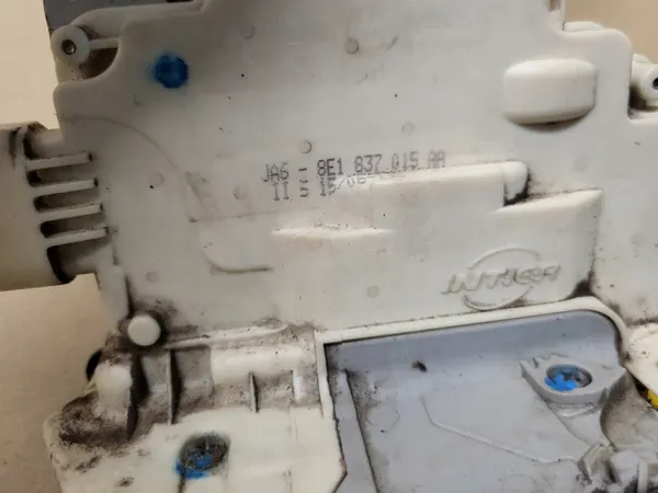 Fram vänster dörrlås 9 pin Audi A4 B6 B7 A8 D3 OE image 7