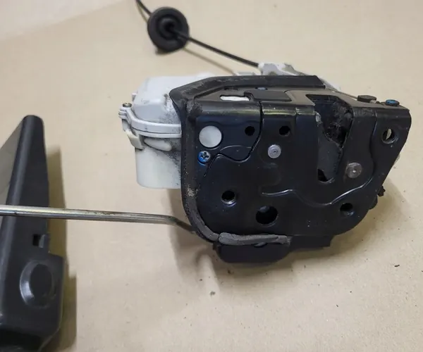 Fram vänster dörrlås 9 pin Audi A4 B6 B7 A8 D3 OE image 9