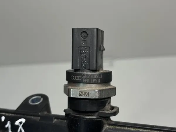 Fuel Distributor Pipe Audi Q5 2018 06K133681C image 3