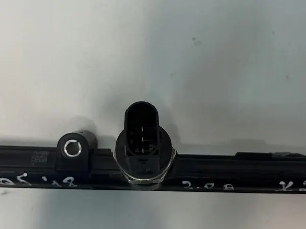 Fuel Distributor Pipe Audi Q5 2018 06K133681C image 4