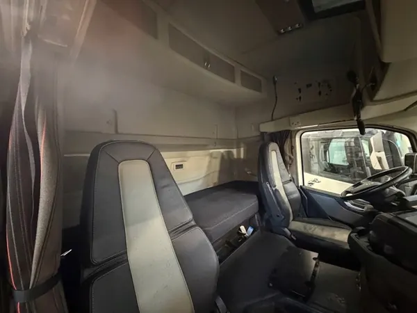 Cabine complète Volvo GLOBETROTTER FM5 EURO6 - Occasion image 7