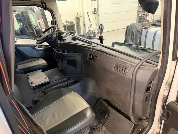 Cabine complète Volvo GLOBETROTTER FM5 EURO6 - Occasion image 8