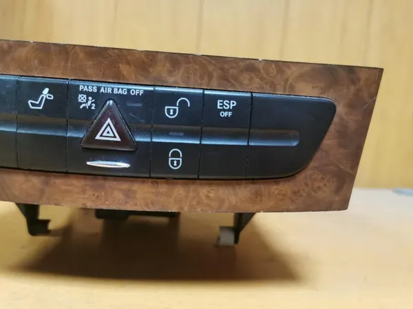 Changer CD MP3 OEM ZMIENIARKA pour Mercedes CLS W219 image 4