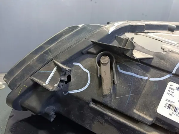 Farol Direito VW Jetta IV 15-18 5C7941006A image 6