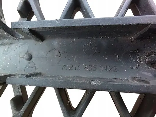 Centre de pare-chocs avant Mercedes-Benz A2118850122 image 4