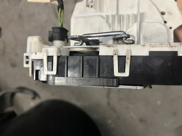 MERCEDES BENZ SPRINTER W906 2.2CDI DÖRRLÅS A9067304335 image 3