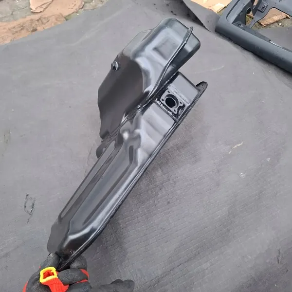 TOYOTA HILUX OLJEPANNA 121010L030 image 10