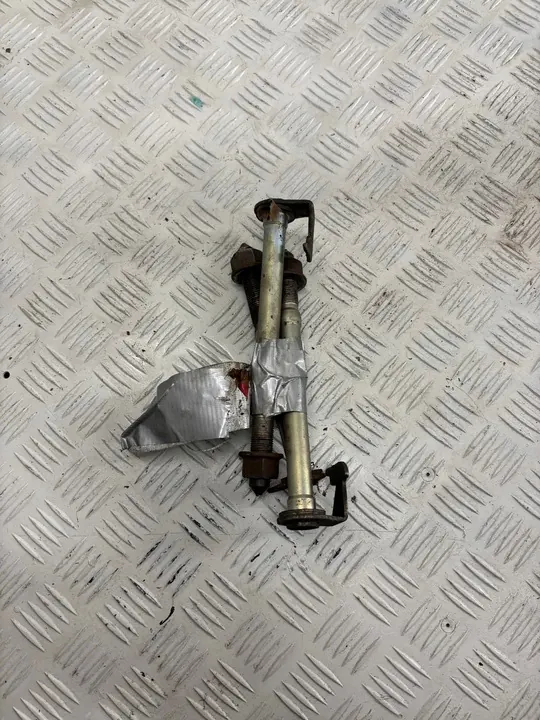 Boulon de sous-châssis avant Mitsubishi Pajero IV image 1