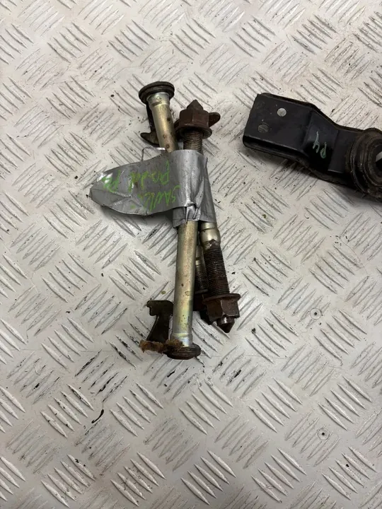 Boulon de sous-châssis avant Mitsubishi Pajero IV image 2