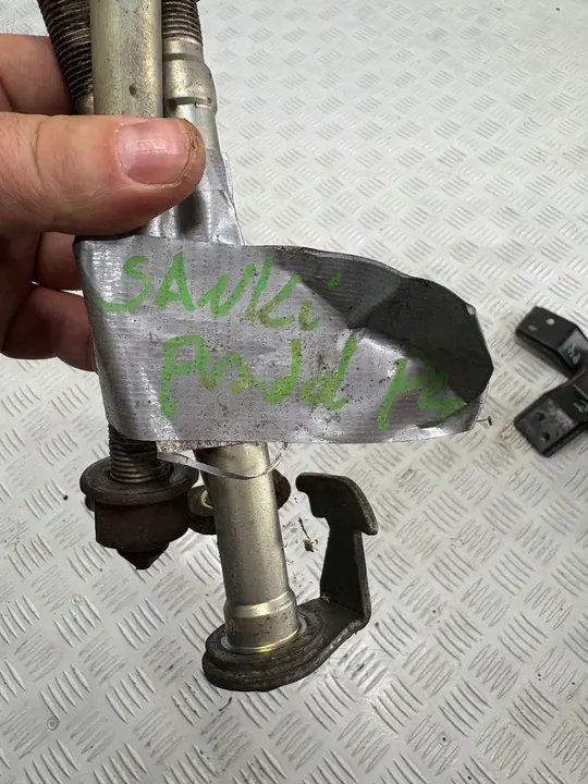 Boulon de sous-châssis avant Mitsubishi Pajero IV image 3