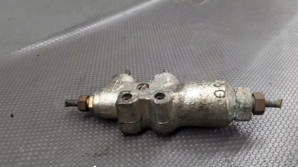 Bromskraftkorrigerare OEM Volvo 850 - Begagnad image 2