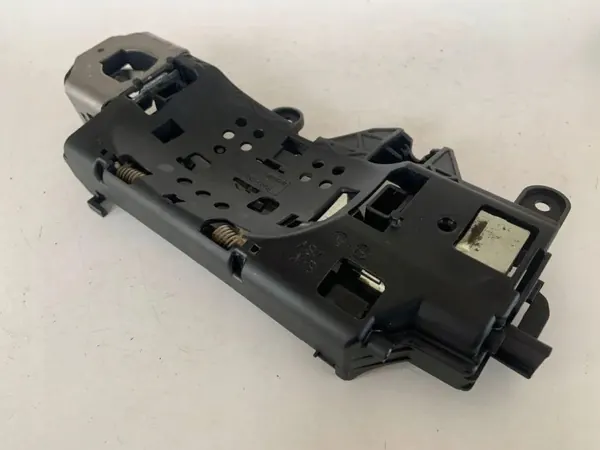 OEM 8W0837811A Audi A4 Allroad bakre vänster dörrhandtagsram image 4