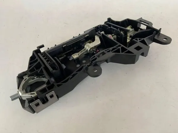 OEM 8W0837811A Audi A4 Allroad bakre vänster dörrhandtagsram image 5