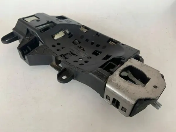 OEM 8W0837811A Audi A4 Allroad bakre vänster dörrhandtagsram image 6