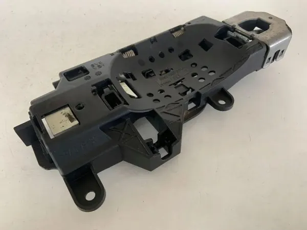 OEM 8W0837811A Audi A4 Allroad bakre vänster dörrhandtagsram image 8