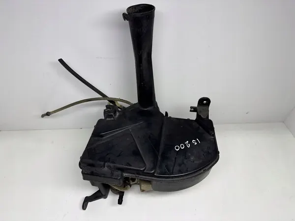 Ruitensproei Reservoir 2003 Lexus IS 200-300 OEM 060851036 image 2
