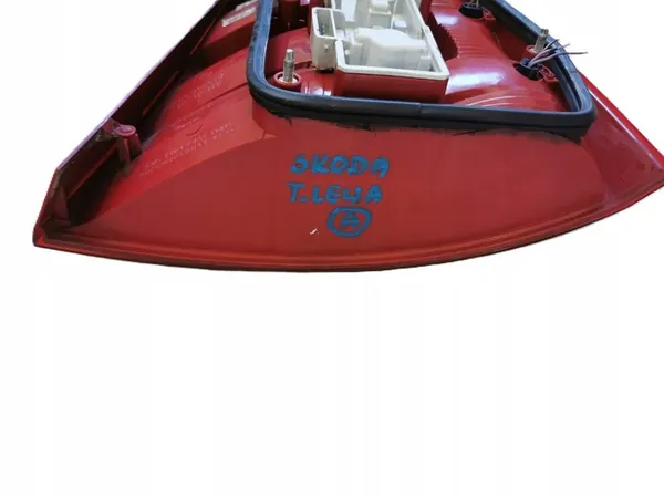 SKODA OCTAVIA II VÄNSTER BAKLJUS image 3