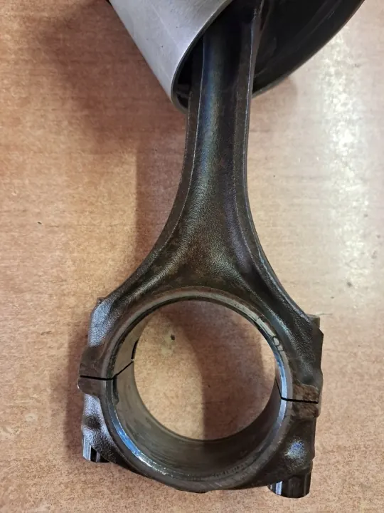 Pistón Mercedes W123 2.0L OEM 1150301017 image 3