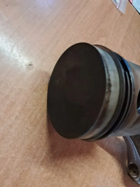 Pistón Mercedes W123 2.0L OEM 1150301017 image 4