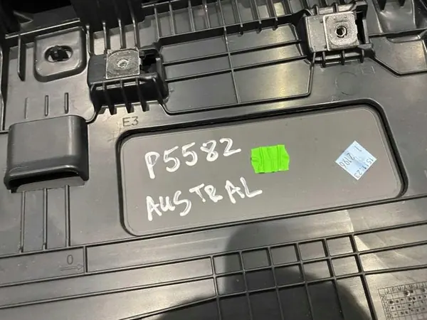 OEM 960305193R takaspoileri Renault Australille image 9