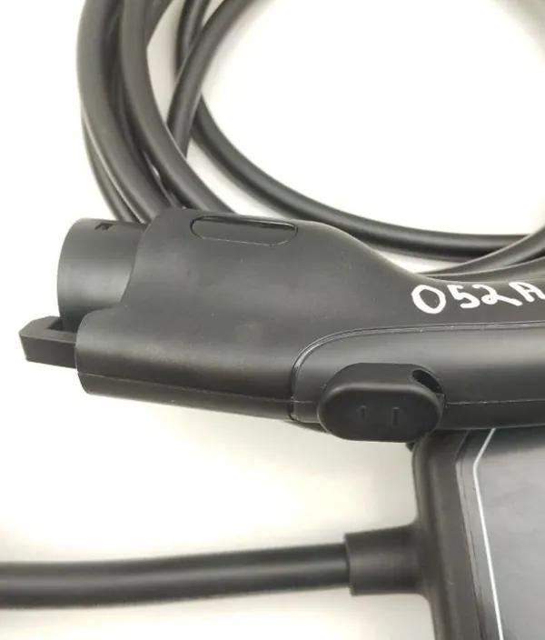 Câble de charge Mercedes-Benz EQE SUV OEM 275514 image 3