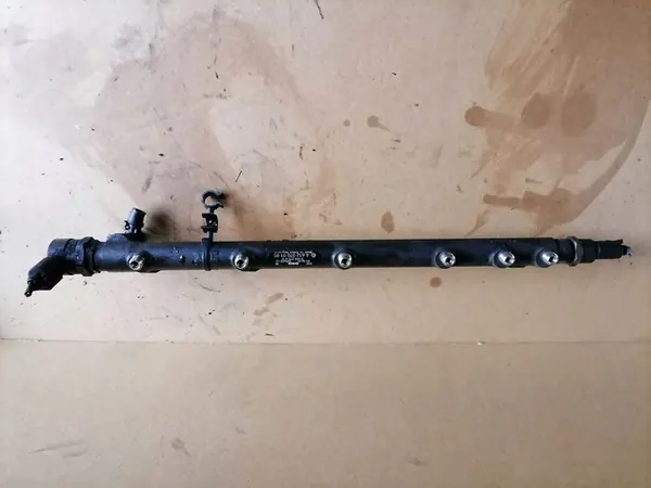 Mercedes W211 Diesel OM47 Brandstofrail A6120700195 image 3