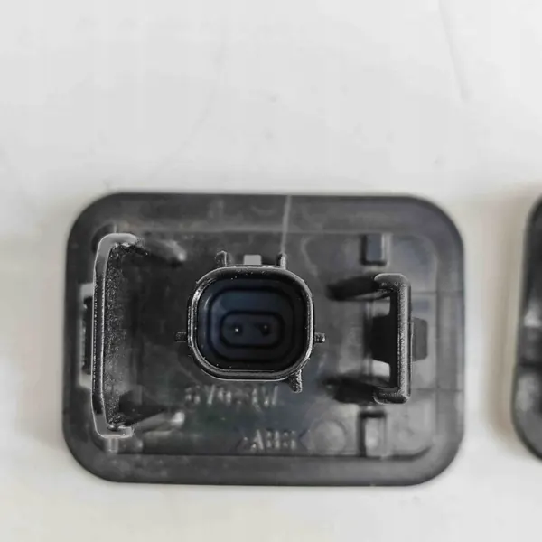 Kennzeichenleuchte Mazda CX-30 2023 OEM DFR551270E image 6