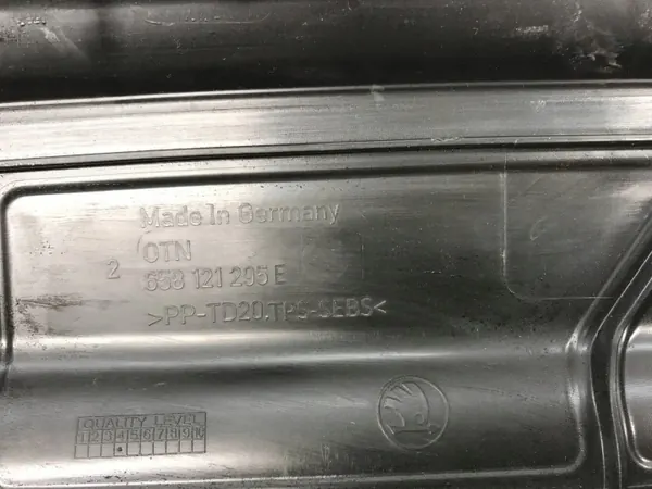Skoda framsätesbältesskydd OEM 658121295E image 9