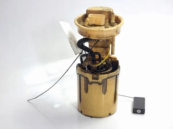 Bomba de combustible VW Touran OEM 1T0919050A - Usado image 2