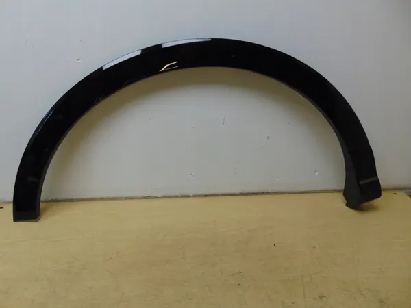 Audi Q3 Takaluukun Oikea Muovikaide OE 83A853818A image 2