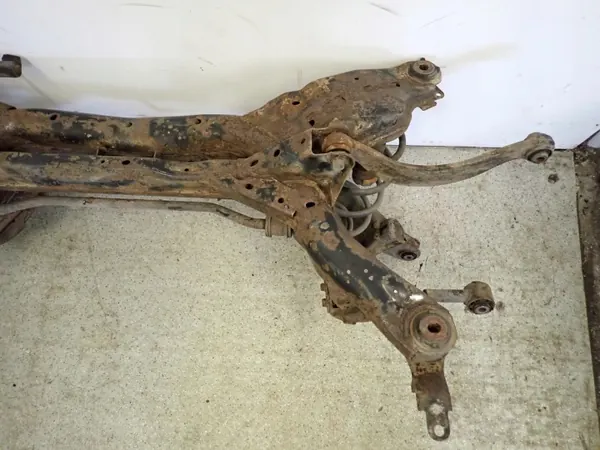 Mazda 6 02-07 Taka-akselin palkki OEM image 3