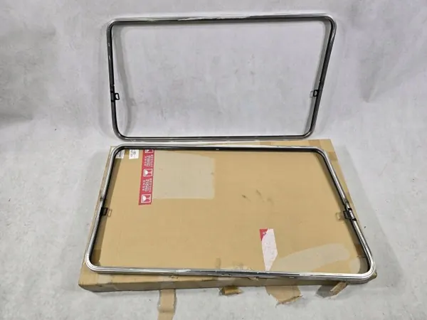 Toyota Land Cruiser LJ70 Achterruitframe Links/Rechts image 2