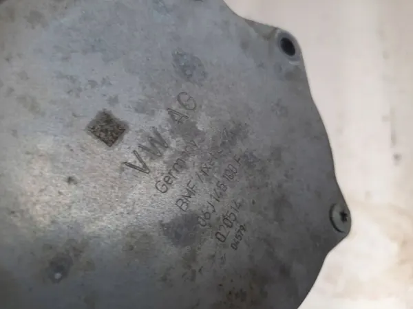 Volkswagen PASSAT B7 2012 Imupumppu OEM 06J145100F image 3