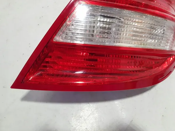 RECHTER ACHTERLAMP MERCEDES W204 SEDAN A2049068402 image 2