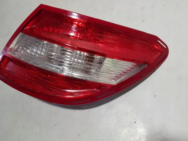 RECHTER ACHTERLAMP MERCEDES W204 SEDAN A2049068402 image 4