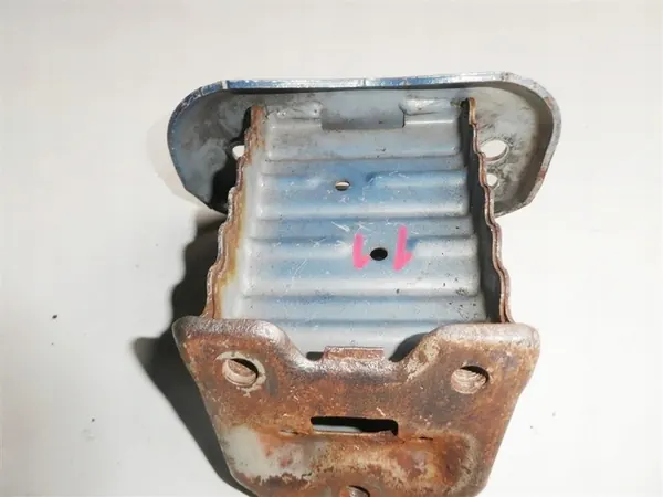 Vasen Puristusalue Toyota Yaris III 2011-2014 OEM 57014-0D010 image 3