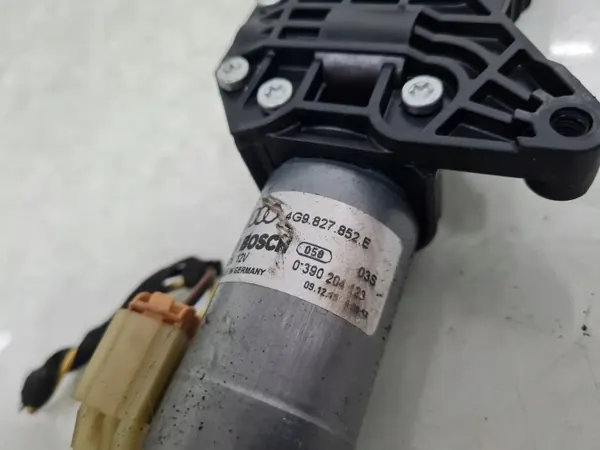 Actuador derecho maletero OEM 4G9827852E para Audi A6 C7 image 3