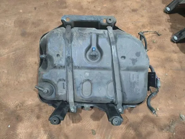 AdBlue-säiliö OEM 68232821 Jeep Grand WK2:lle image 3