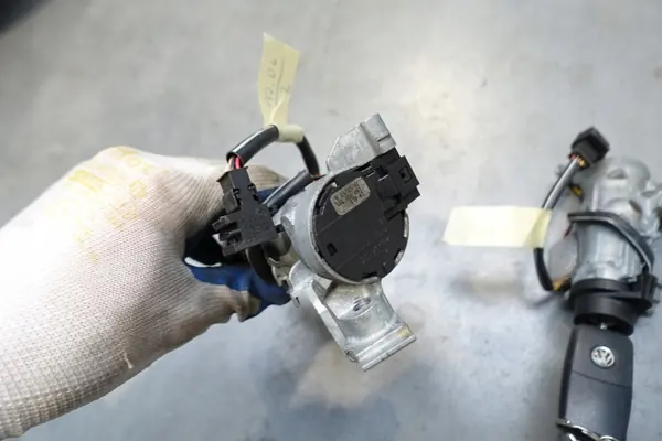 Sytytyskytkin avaimella Volkswagen Golf VI image 3