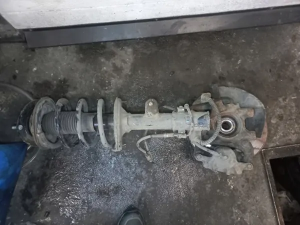 Suporte de amortecedor dianteiro direito OEM Hyundai image 3