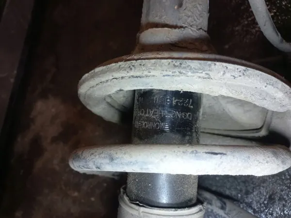 Suporte de amortecedor dianteiro direito OEM Hyundai image 5