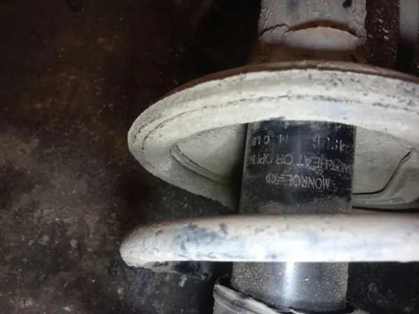 Suporte de amortecedor dianteiro direito OEM Hyundai image 6
