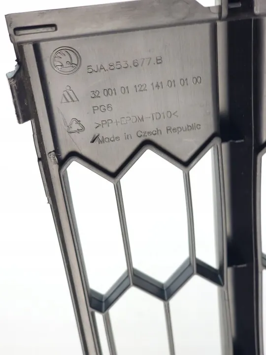 Griglia Centrale Paraurti SKODA RAPID 5JA853677B image 10