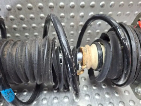 Etujousi Oikea OEM S26309174 Renault image 3