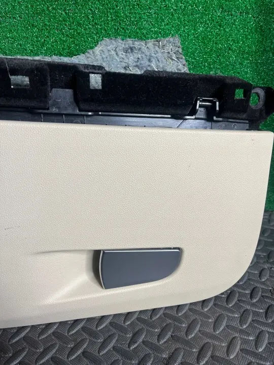 Compartimento almacenamiento Alfa Romeo Giulia OEM 1743915X image 4