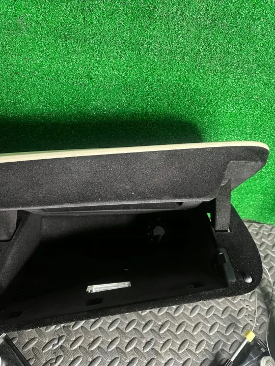 Compartimento almacenamiento Alfa Romeo Giulia OEM 1743915X image 5